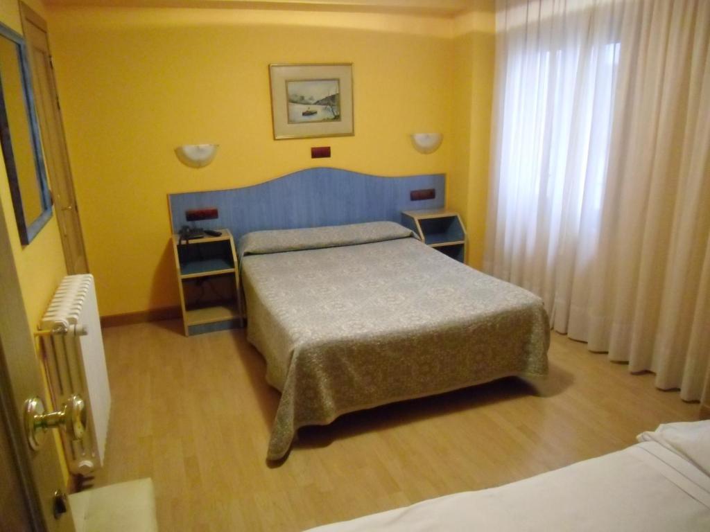 Hostal Don Suero Leon Bagian luar foto