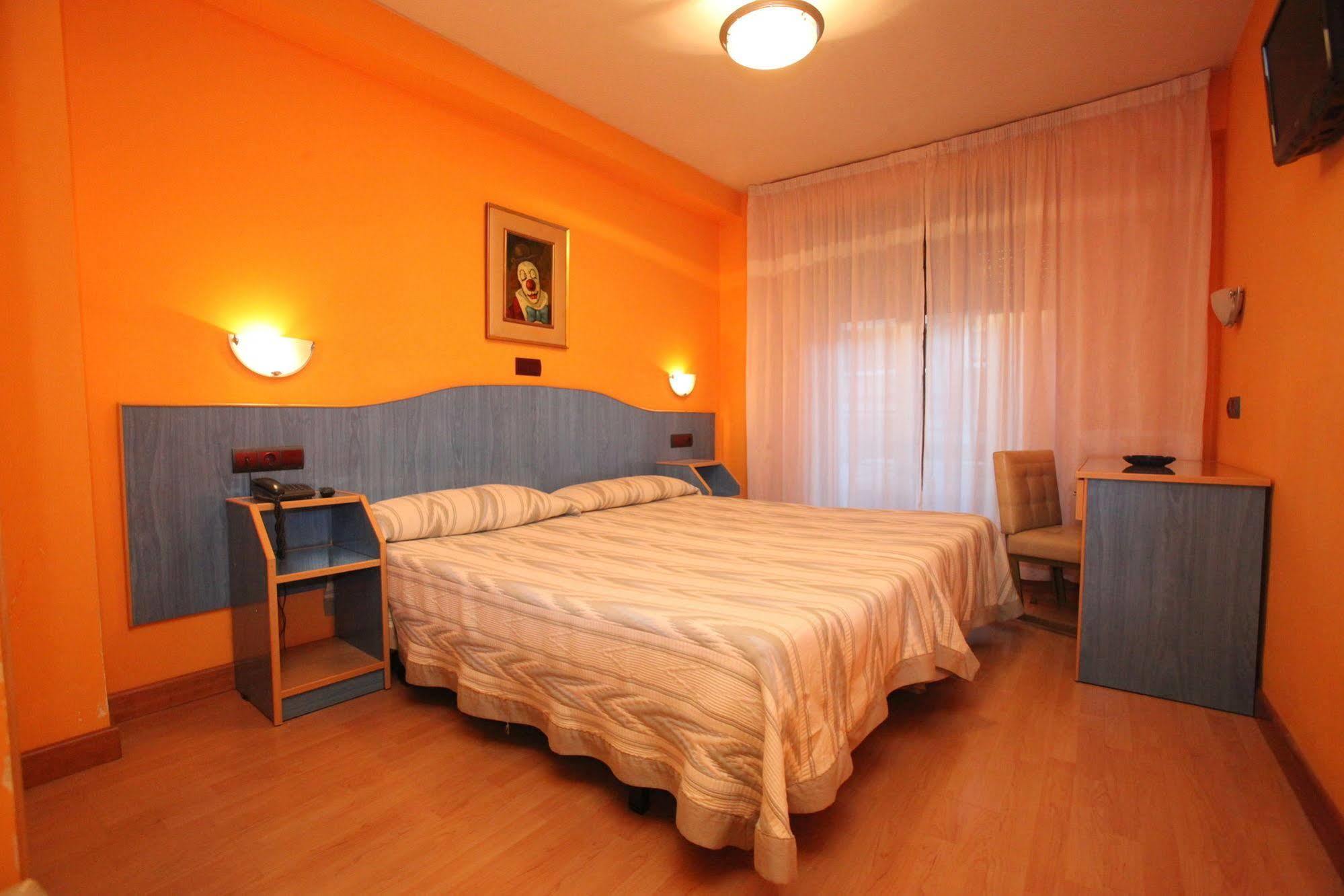 Hostal Don Suero Leon Bagian luar foto
